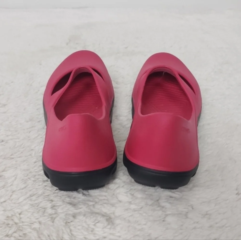CROCS Women's Pink Ballet Flats